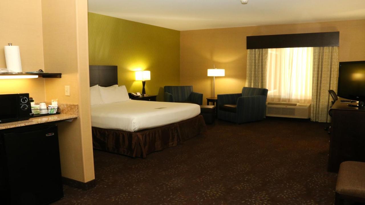 Holiday Inn Express Hotel & Suites Saginaw By Ihg Exterior foto