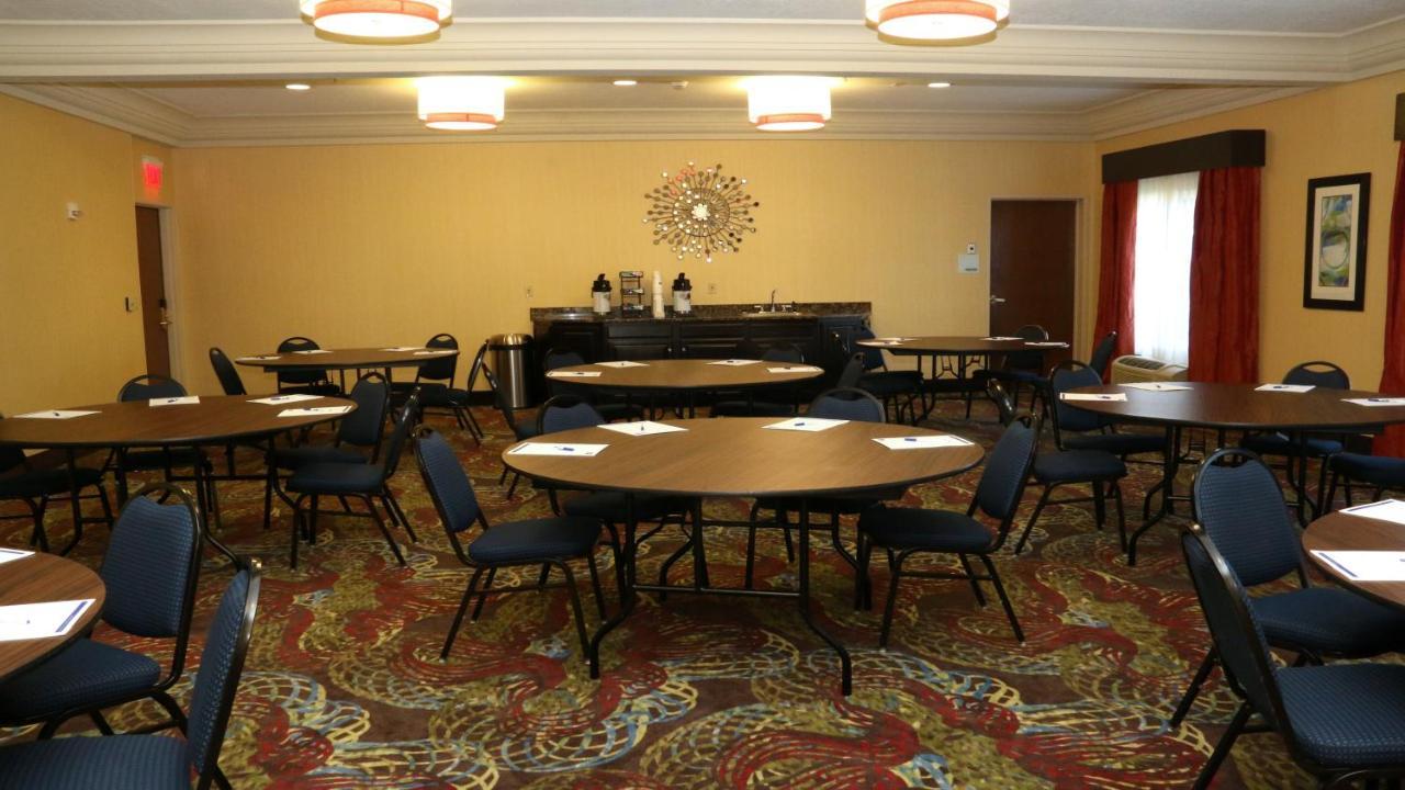 Holiday Inn Express Hotel & Suites Saginaw By Ihg Exterior foto