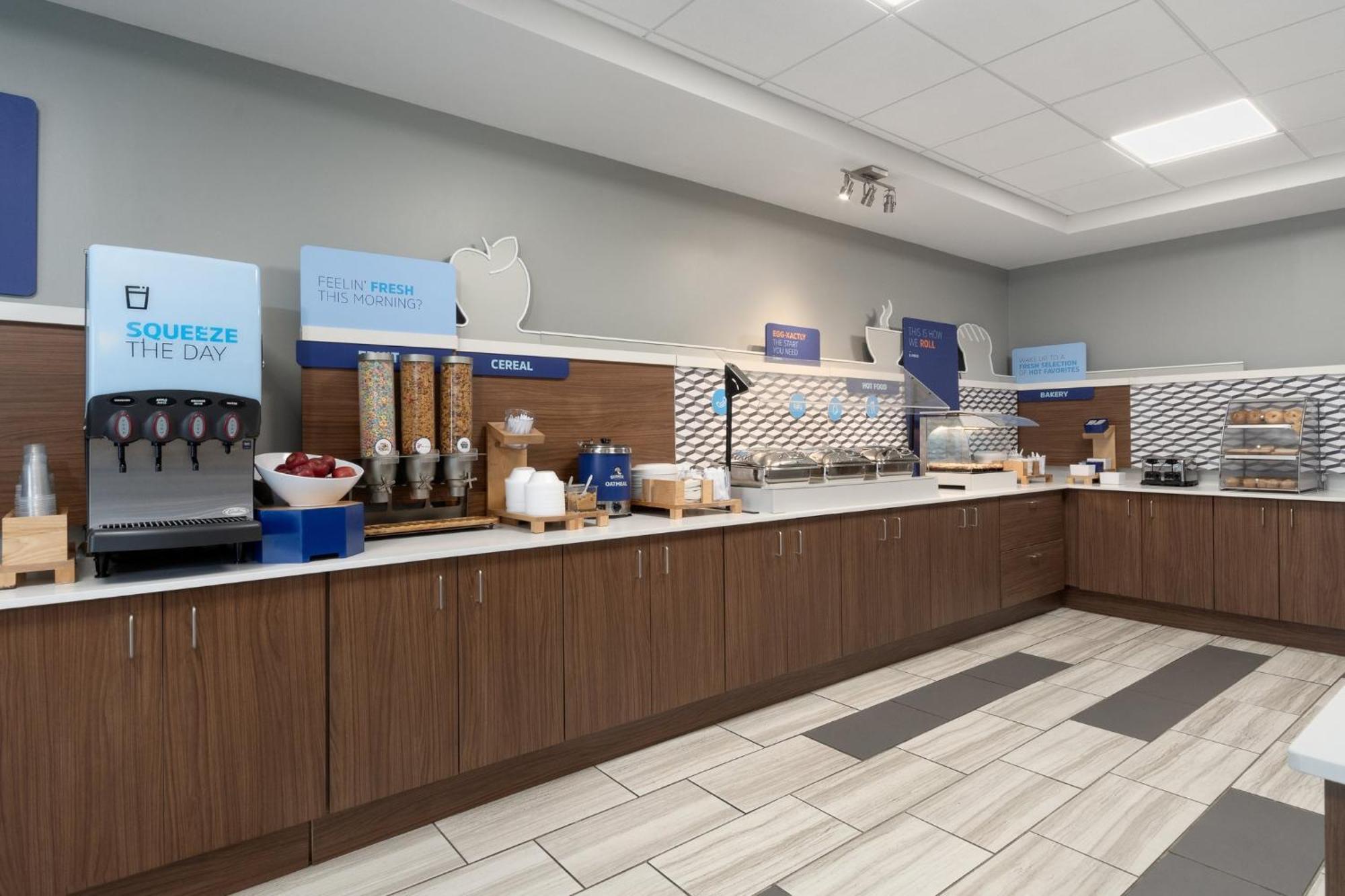 Holiday Inn Express Hotel & Suites Saginaw By Ihg Exterior foto