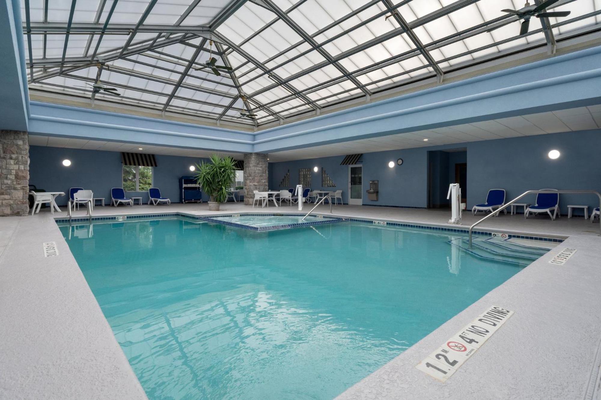 Holiday Inn Express Hotel & Suites Saginaw By Ihg Exterior foto