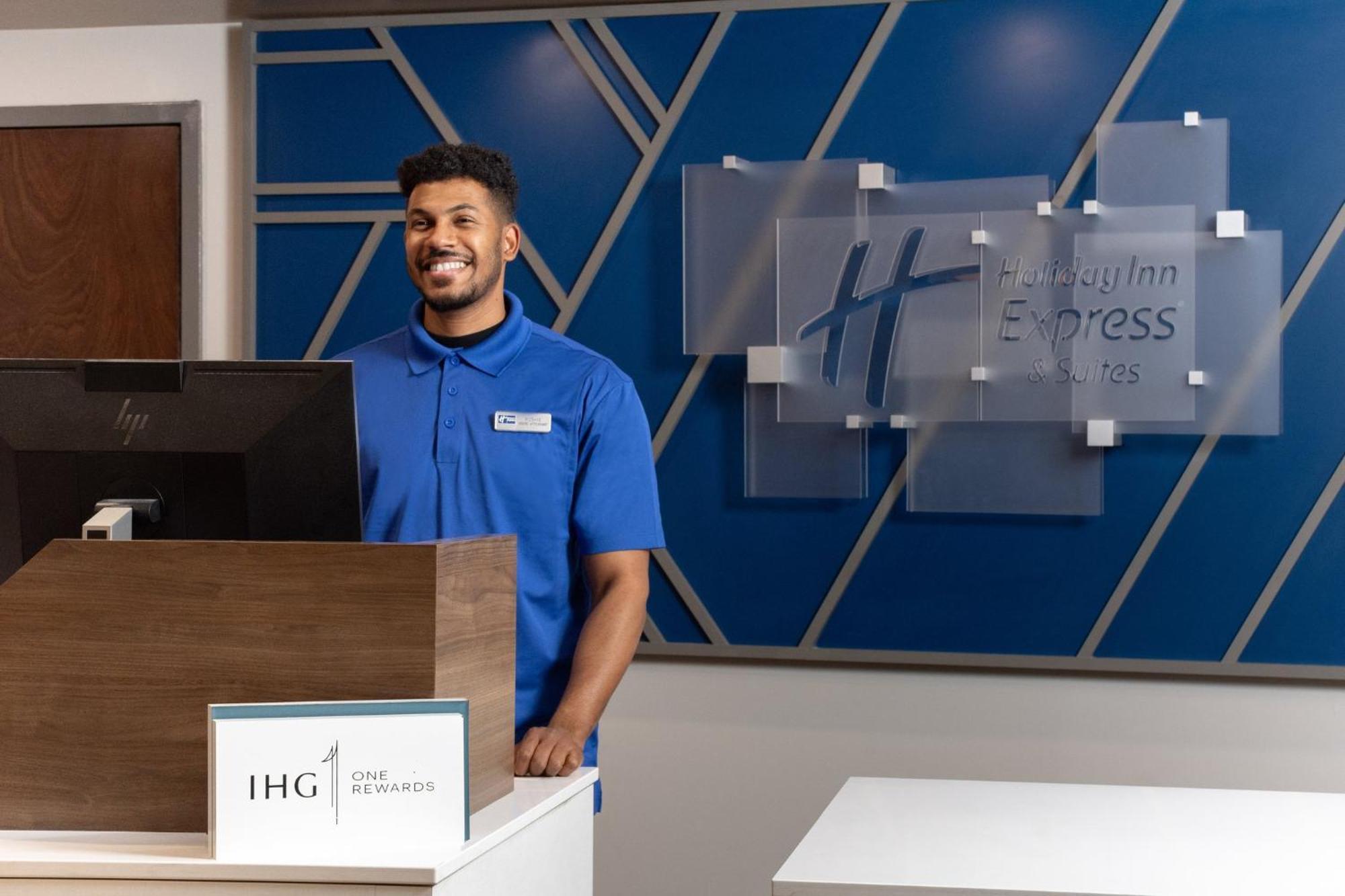 Holiday Inn Express Hotel & Suites Saginaw By Ihg Exterior foto